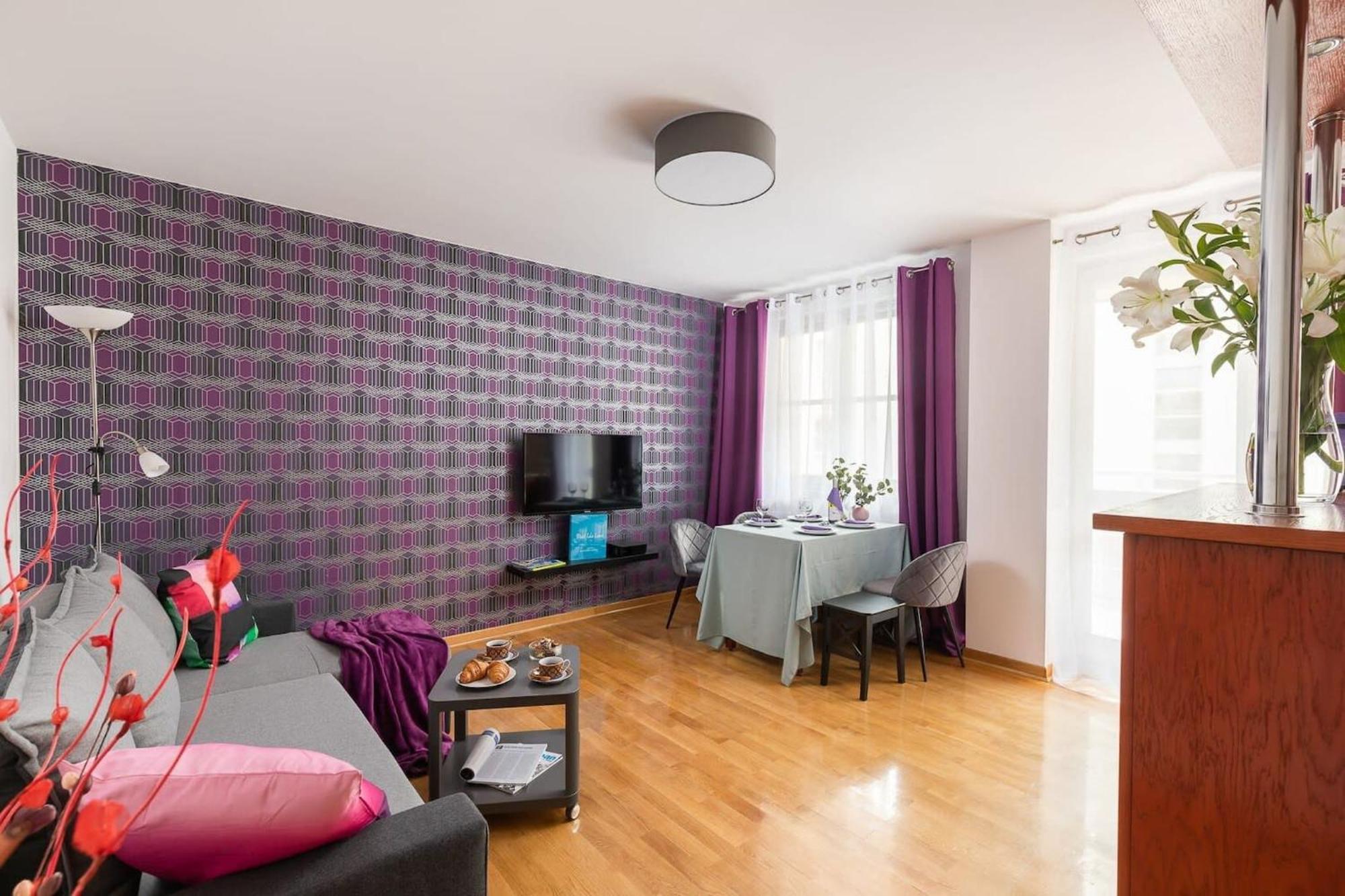 Elektoralna 12A - Colorful Apartment With Balcony By Noclegi Renters وارسو المظهر الخارجي الصورة